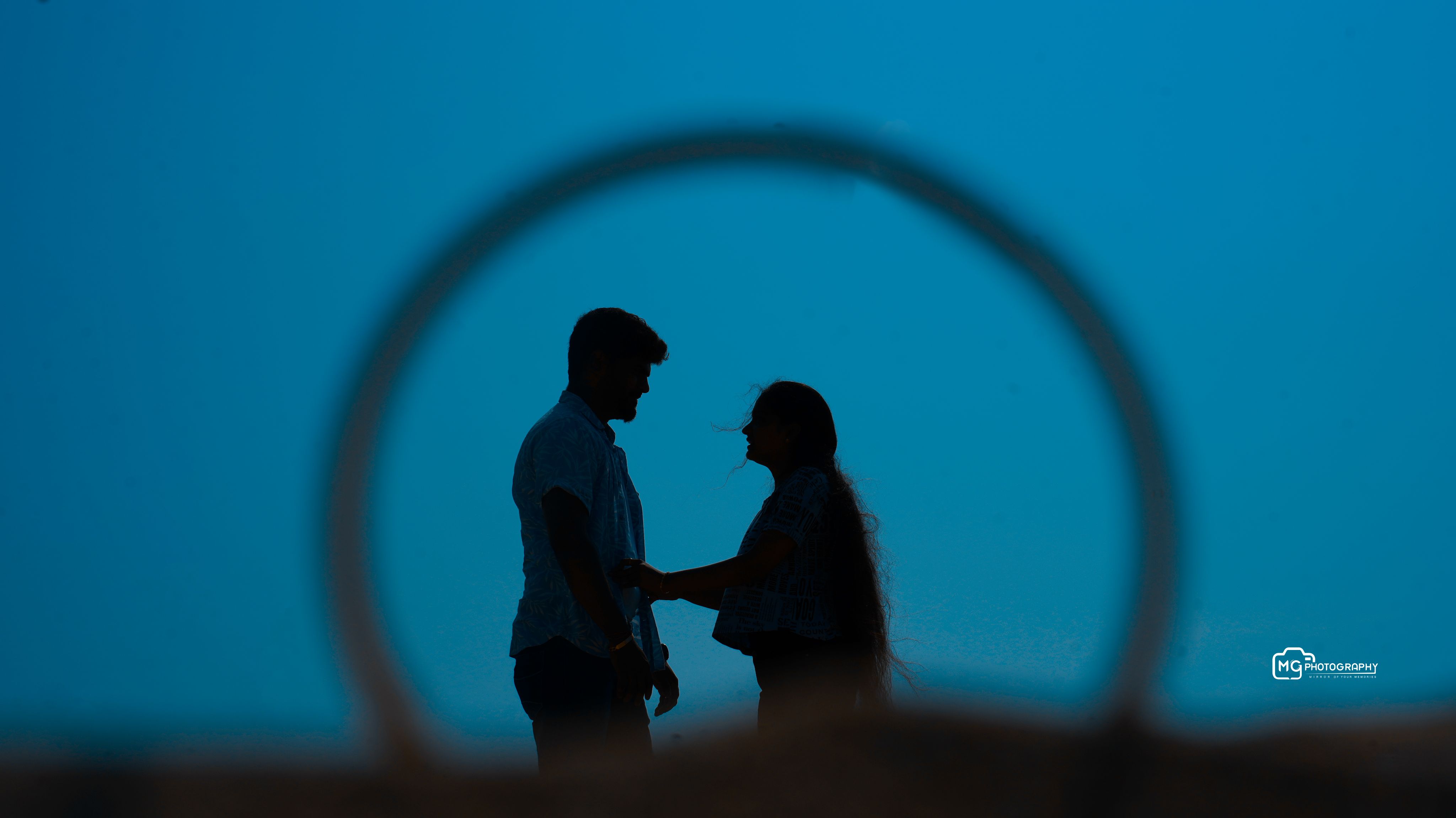 Silhouette couple circle frame MG Photography